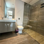 Casa de alto padrão em condomínio exclusivo com 4 suítes