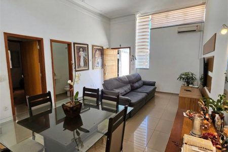 Casa à venda com 3 quartos, sendo 1 suíte, em Vila Nastri, Itapetininga, SP