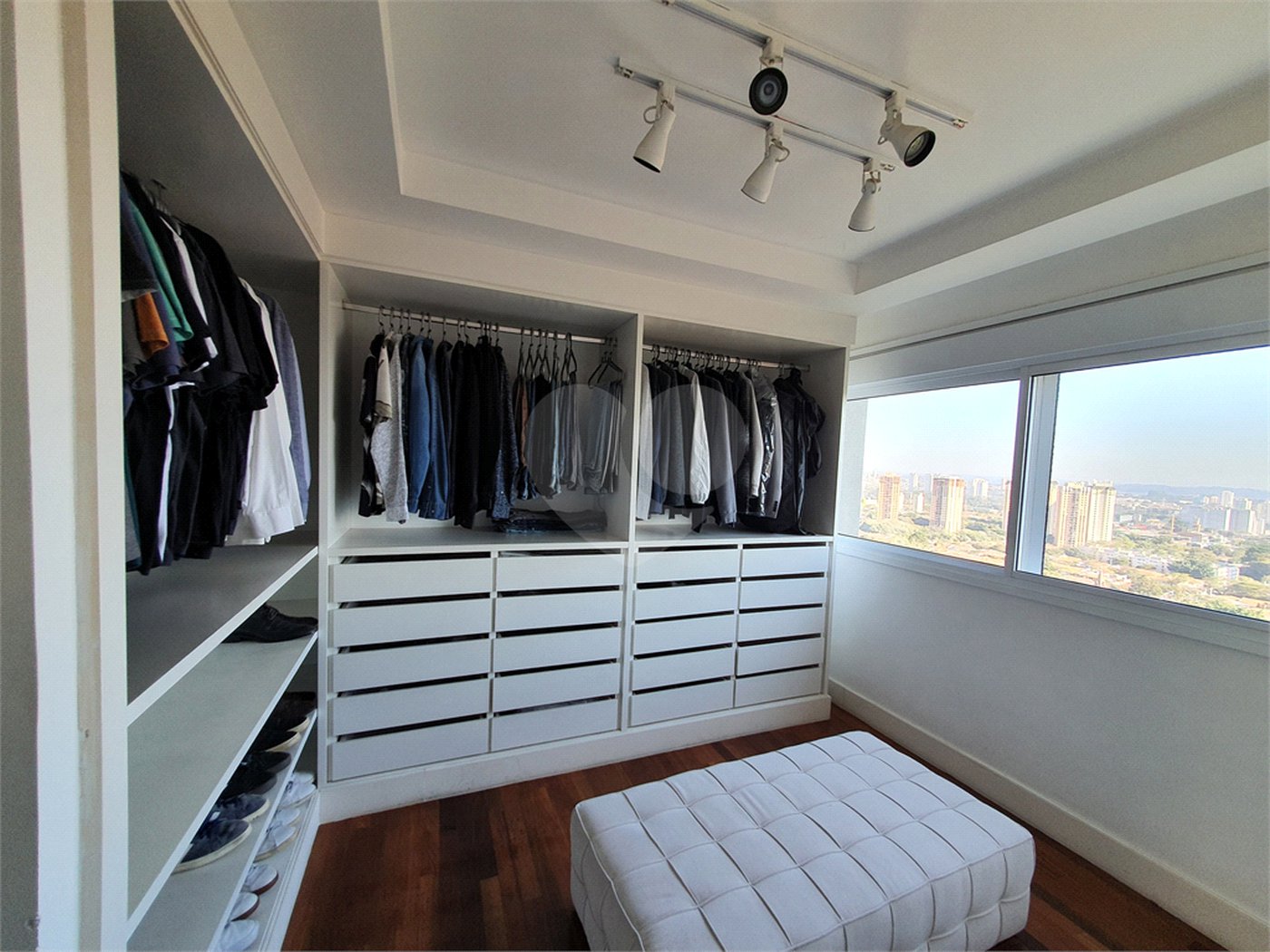 Apartamento à venda com 3 quartos, sendo 2 suítes, em Alto da Boa Vista, São Paulo, SP