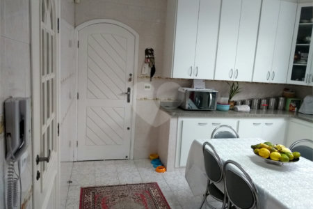 Sobrado à venda com 3 suítes em Jardim Realce, Suzano, SP