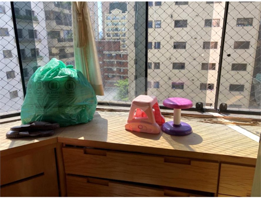 Apartamento à venda com 4 quartos, sendo 2 suítes,  em Moema, São Paulo, SP