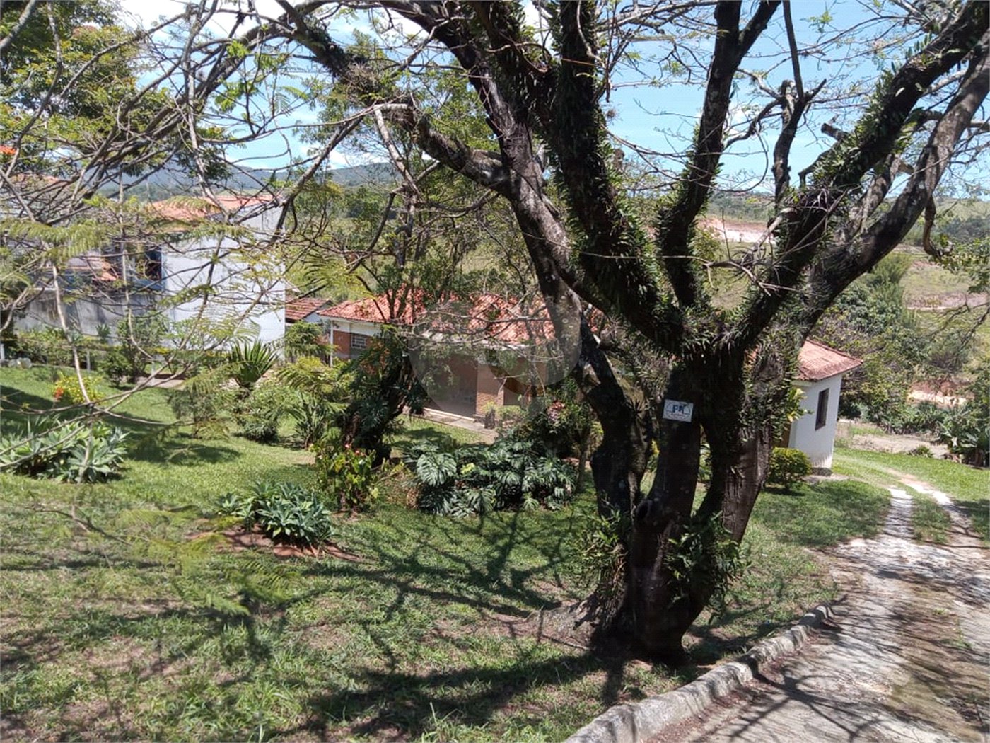 Área de Terra à venda com 3 quartos, sendo 1 suíte, no Centro, Bom Jesus dos Perdões, SP