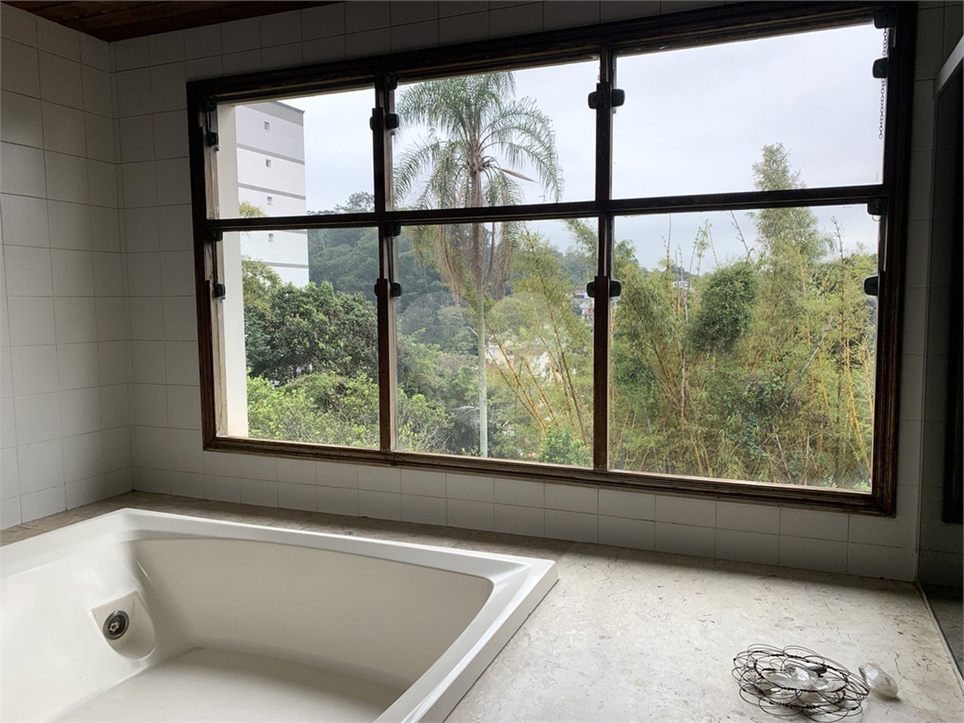 Sobrado à venda com 4 quartos, sendo 2 suítes,  em Tremembé, São Paulo, SP