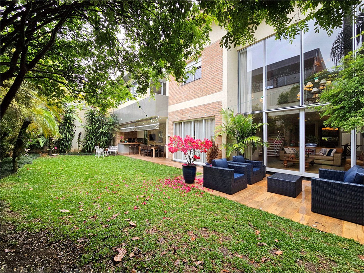 Casa à venda com 4 suítes no condomínio Ville Courchevel, São Paulo - SP
