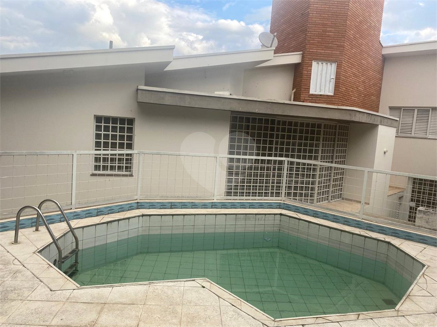 Sobrado à venda ou para alugar com 3 quartos, sendo 1 suíte, no Centro, Salto, SP