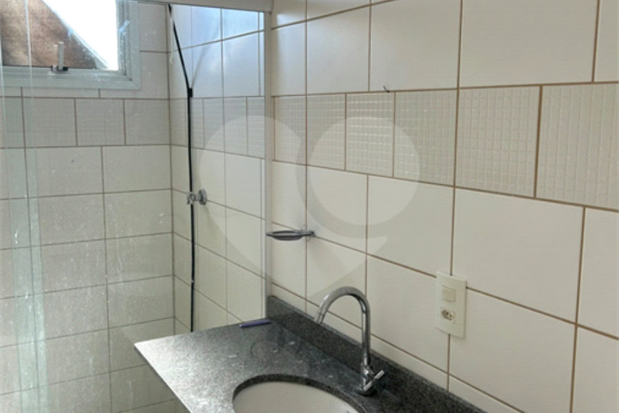 Casa à venda com 3 quartos, sendo 1 suíte,  no condomínio Village St. Louis, São Paulo - SP