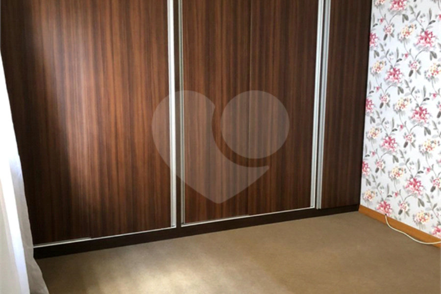 Casa à venda com 3 quartos, sendo 1 suíte,  no condomínio Residencial Vila Irmãos Arnoni, São Paulo - SP