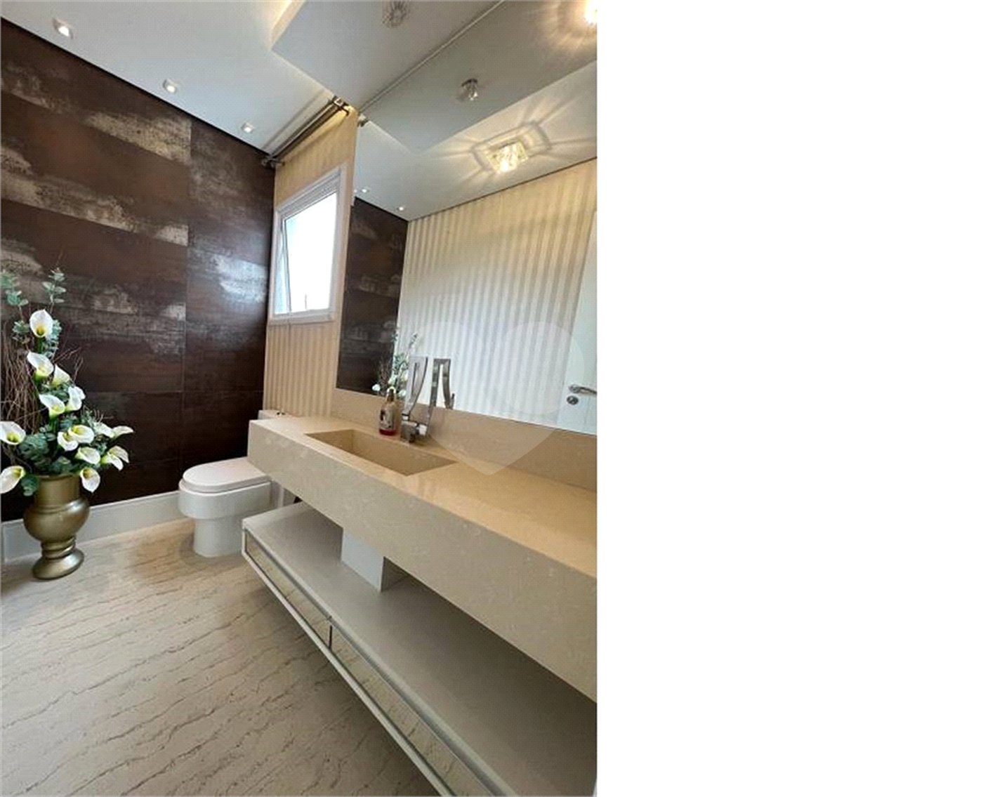 Apartamento à venda com 4 quartos, sendo 3 suítes,  em Vila Oliveira, Mogi das Cruzes, SP