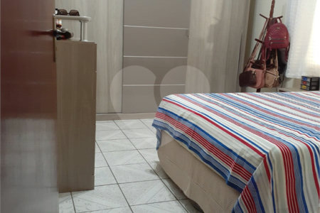 Sobrado à venda com 4 quartos em Vila Correa, Ferraz de Vasconcelos, SP