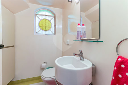 Casa à venda com 3 quartos, sendo 1 suíte, em Mirandópolis, São Paulo, SP
