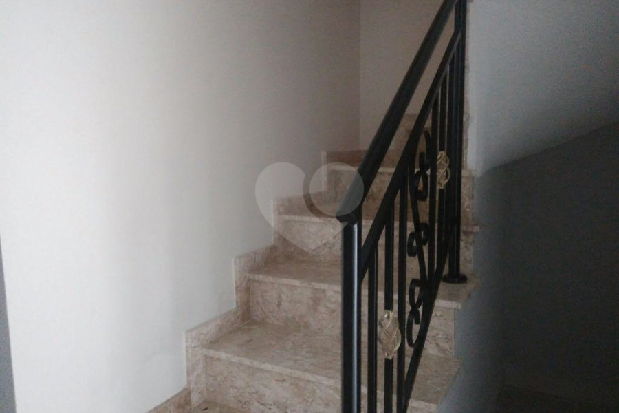 Casa à venda com 3 quartos, sendo 1 suíte, no condomínio Professora Romilde Nogueira de Sá, São Paulo - SP