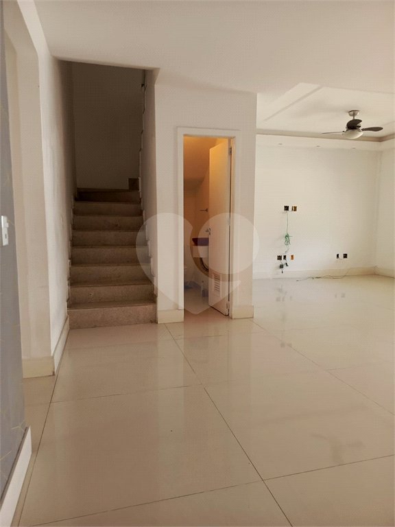 Casa à venda com 4 quartos, sendo 1 suíte, no condomínio Atlantico Sul, Rio de Janeiro - RJ
