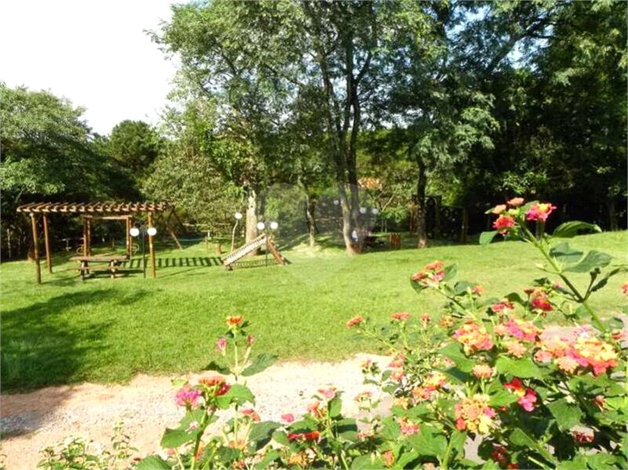 Casa à venda com 3 suítes no condomínio Golf Village, Carapicuíba - SP