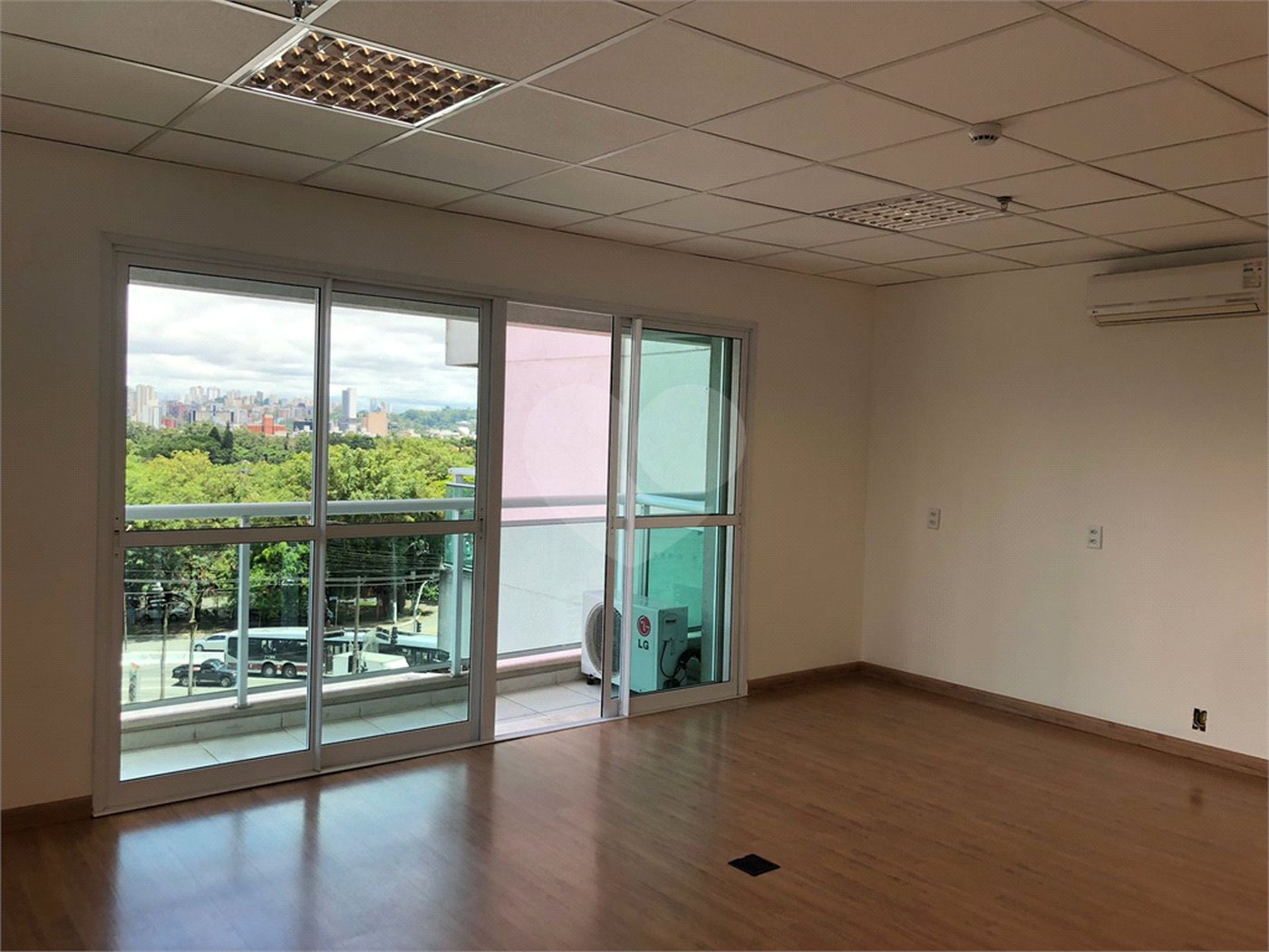 Sala à venda em Chácara Santo Antônio, São Paulo, SP