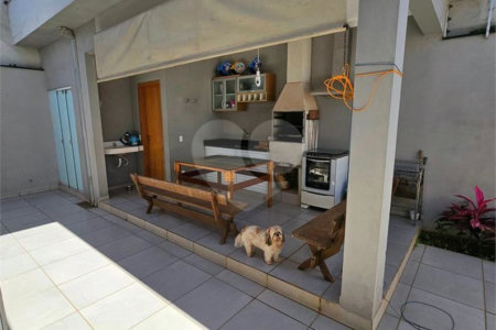 Casa à venda com 3 quartos, sendo 1 suíte, em Vila Nastri, Itapetininga, SP