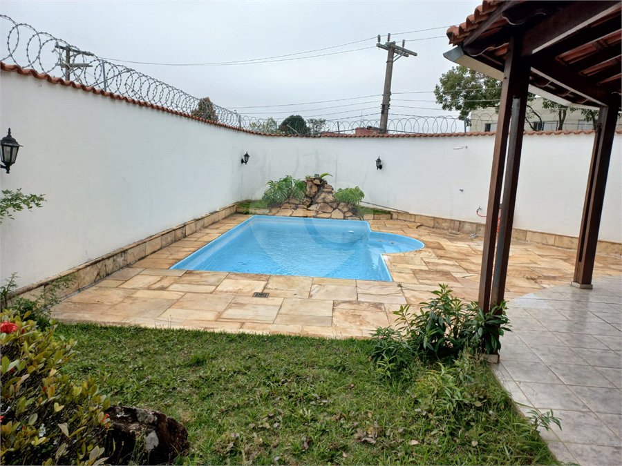 Sobrado à venda ou para alugar com 4 quartos, sendo 1 suíte,  em Barro Branco (zona Norte), São Paulo, SP