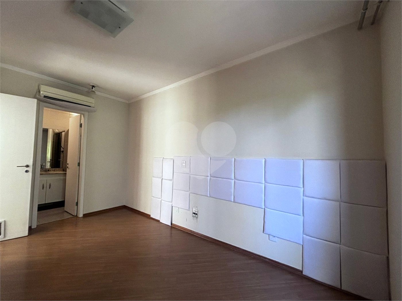 Sobrado à venda com 3 quartos, sendo 1 suíte, no condomínio Villagio da Granja, Cotia - SP