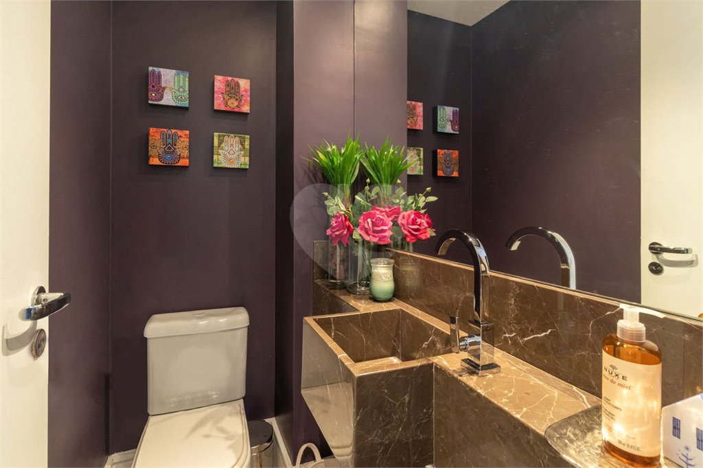 Apartamento à venda com 3 quartos, sendo 1 suíte, em Campo Belo, São Paulo, SP