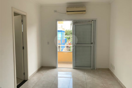 Sobrado à venda com 4 quartos, sendo 1 suíte, em Vila Campo Grande, São Paulo, SP
