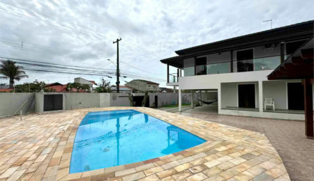 Sobrado à venda com 5 quartos, sendo 3 suítes,  em Cidade Nova Peruíbe, Peruíbe, SP