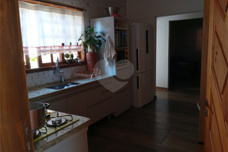Casa à venda com 4 quartos, sendo 2 suítes,  em Guaxinduva, Atibaia, SP