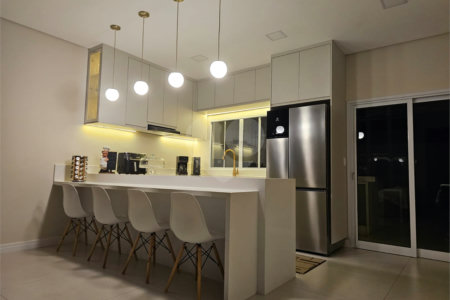 Casa à Venda no Arcoville - Completa e Confortável