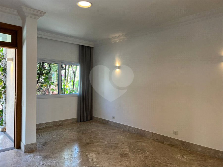 Casa para alugar com 3 quartos, sendo 1 suíte, no condomínio Res Villeneuve, São Paulo - SP