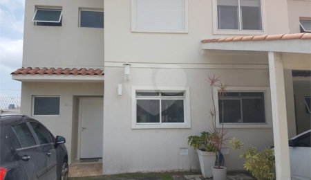 Casa à venda com 3 quartos, sendo 1 suíte,  no condomínio Villa das Flores, Mogi das Cruzes - SP