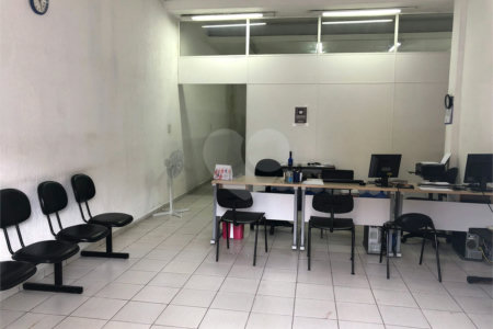 Casa à venda com 6 quartos, sendo 2 suítes, em Vila Monumento, São Paulo, SP