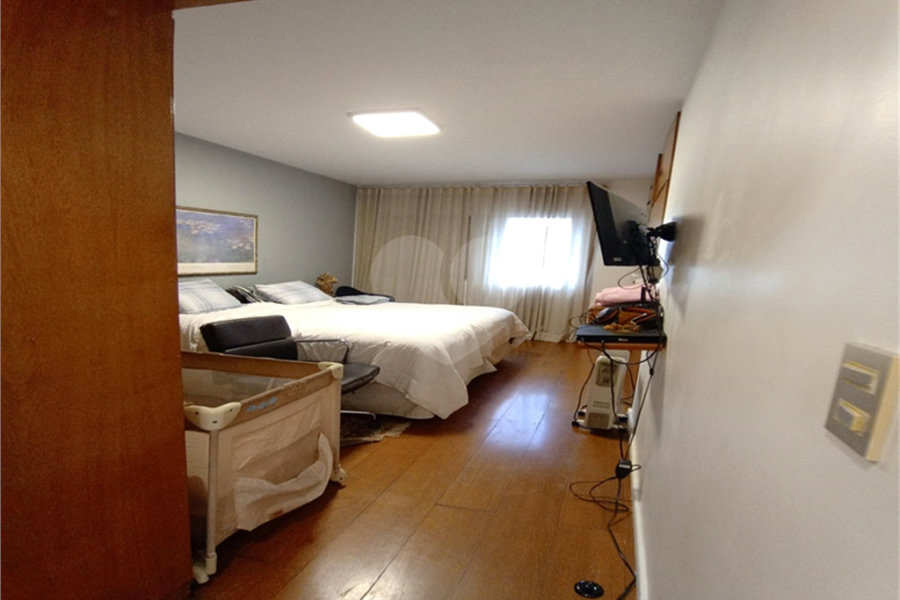 Casa à venda com 4 quartos, sendo 1 suíte, em Santana, São Paulo, SP