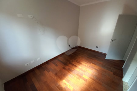 Sobrado à venda com 3 quartos, sendo 1 suíte, em Lar São Paulo, São Paulo, SP