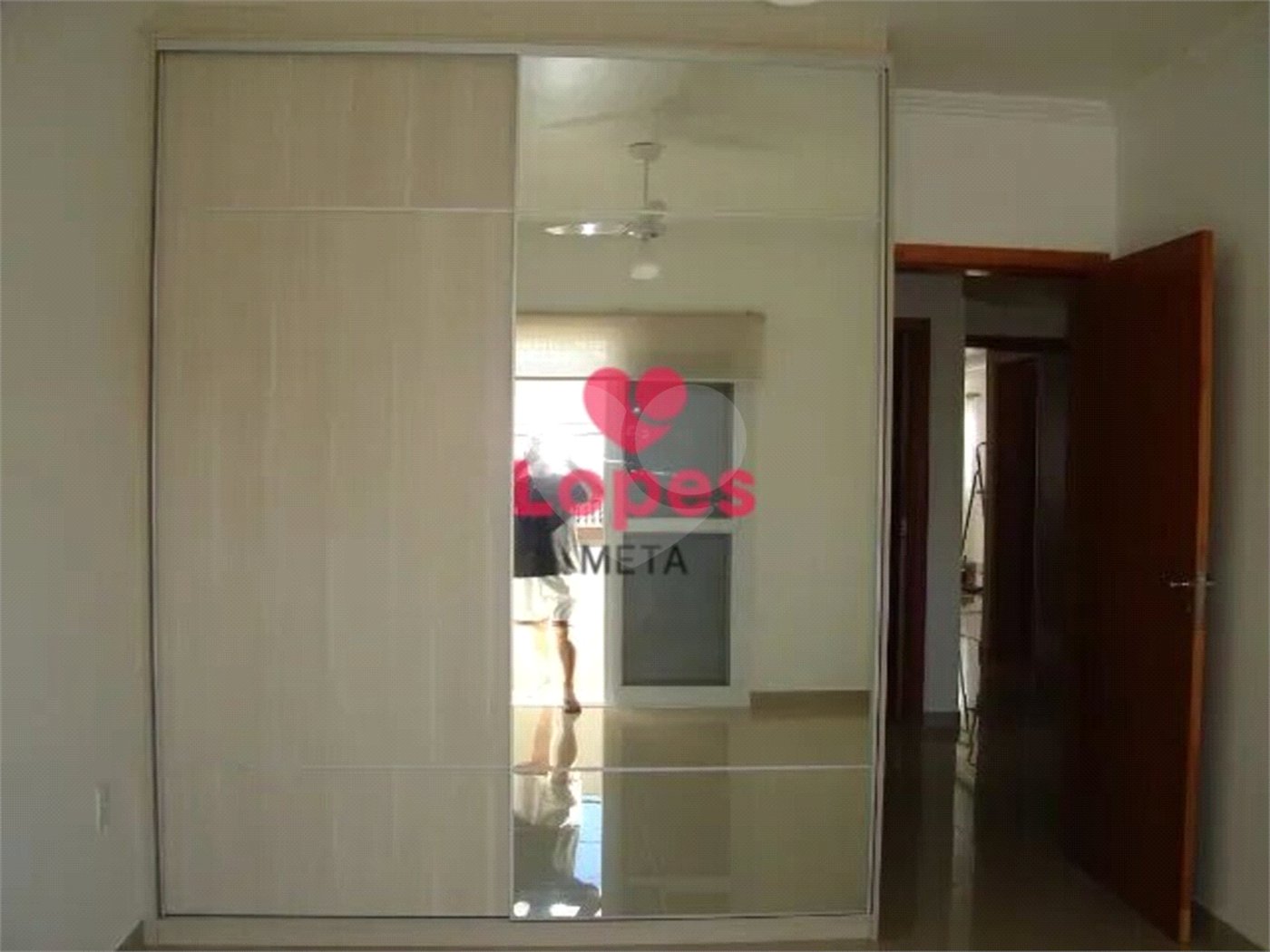 Casa à venda com 3 quartos, sendo 2 suítes, no condomínio Floradas Paratey, São José dos Campos - SP