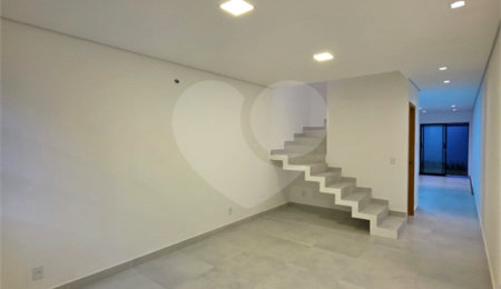 Sobrado à venda com 3 quartos, sendo 1 suíte,  em Vila Gumercindo, São Paulo, SP