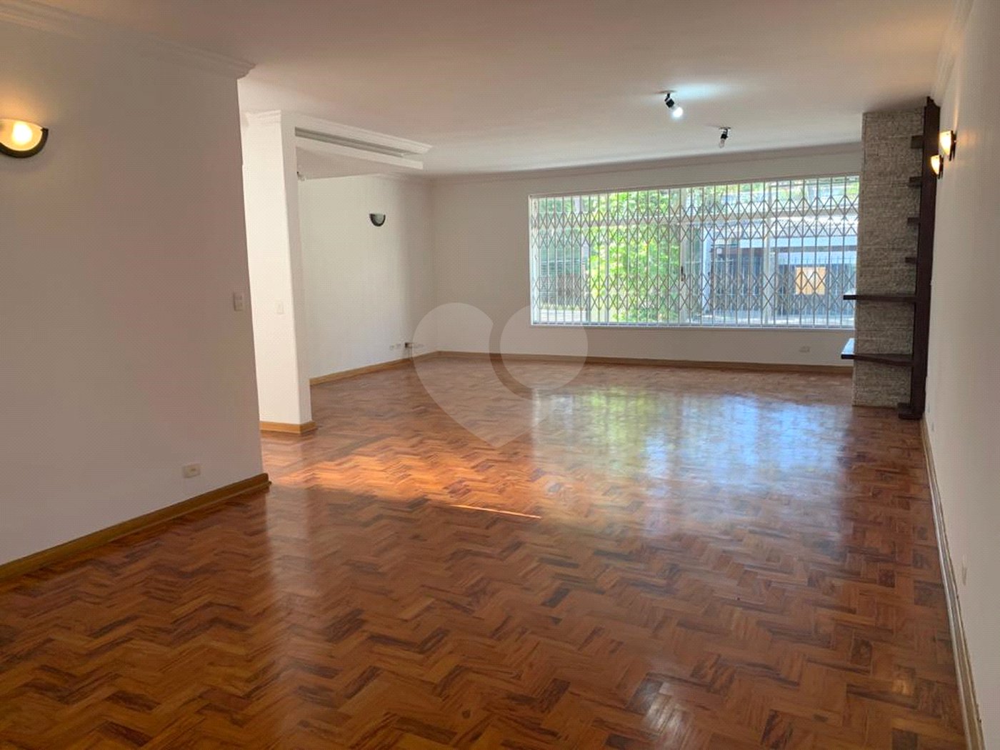 Casa à venda com 4 quartos, sendo 2 suítes, em Brooklin, São Paulo, SP