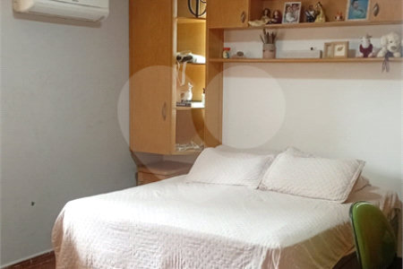 Casa à venda com 4 quartos, sendo 2 suítes, no condomínio Canamari, São Paulo - SP