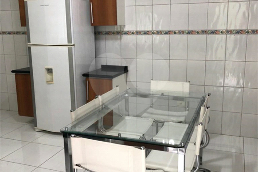 Casa à venda com 3 quartos, sendo 1 suíte, no condomínio Jardim das Pedras, São Paulo - SP