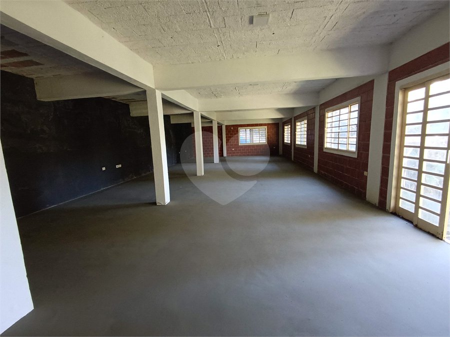 Chácara à venda com 4 quartos, sendo 1 suíte, em Vila Vilma (mailasqui), São Roque, SP