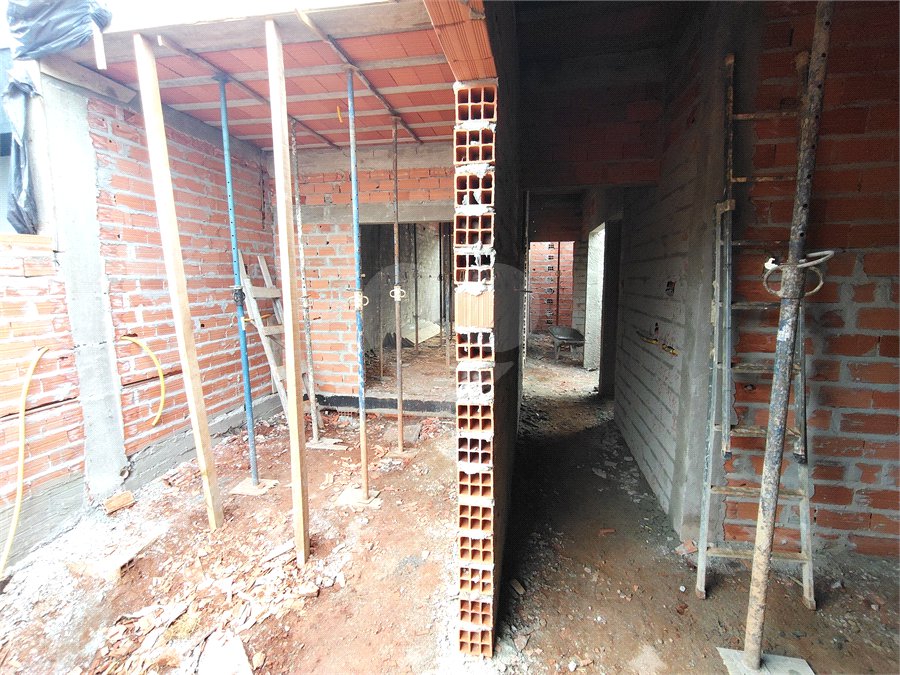 Casa à venda com 3 quartos, sendo 1 suíte, no condomínio Lago dos Ipês, Itapetininga - SP