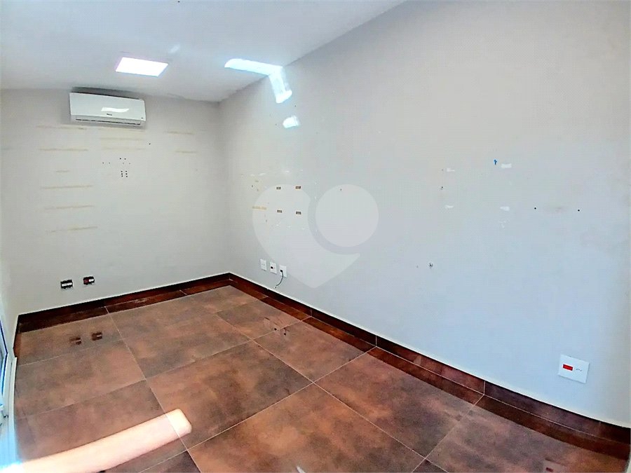 Sobrado à venda com 3 quartos, sendo 1 suíte, em Brooklin, São Paulo, SP
