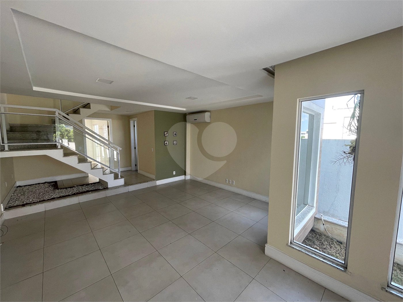 Casa à venda com 3 quartos, sendo 1 suíte, no condomínio Residencial Green Ville, Rio de Janeiro - RJ