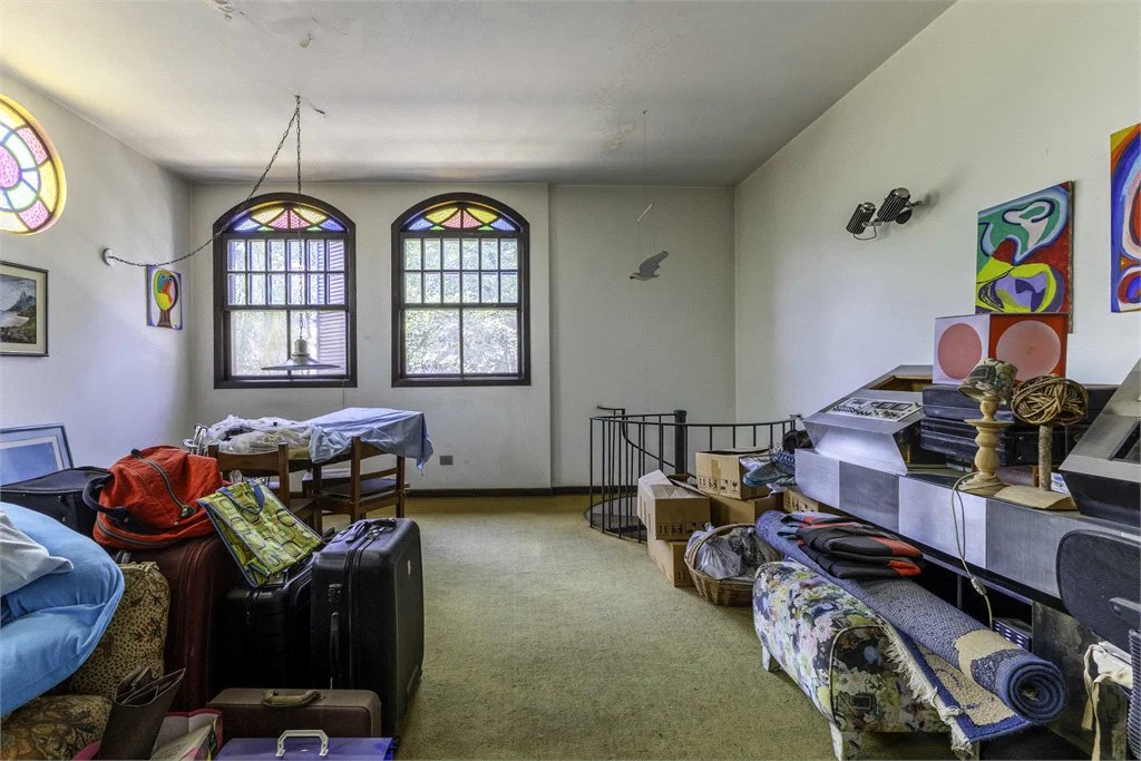 Casa à venda com 4 quartos, sendo 2 suítes, em Jardim Leonor, São Paulo, SP