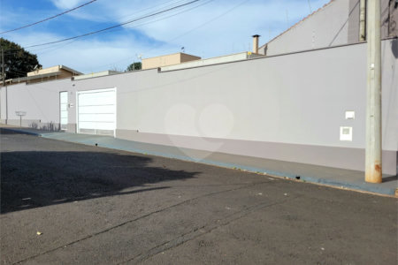 Casa térrea para venda em Araraquara/SP.