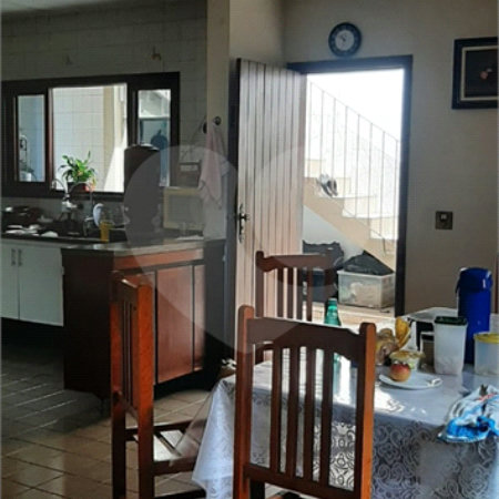 Sobrado à venda com 8 quartos em Jardim São Luís, São Paulo, SP