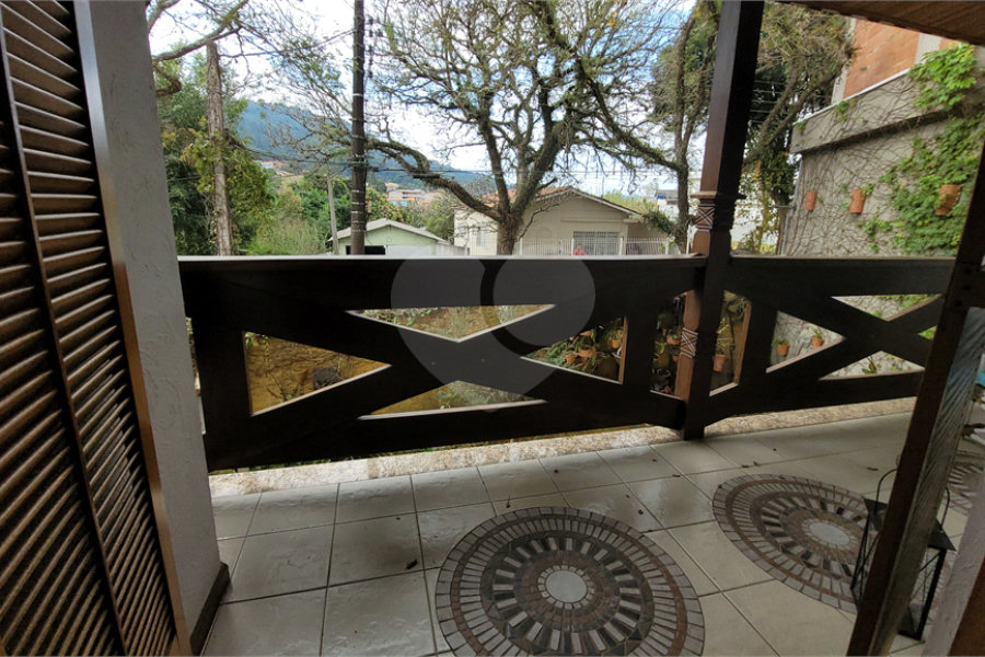 Sobrado à venda com 4 quartos, sendo 2 suítes, no Centro, Mairiporã, SP