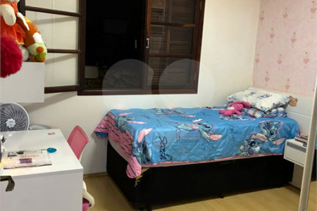 Sobrado à venda com 3 quartos em Montanhão, São Bernardo do Campo, SP