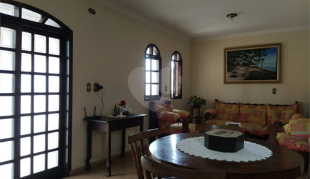 Casa Térrea à venda com 3 quartos, sendo 1 suíte,  no Centro, Salesópolis, SP