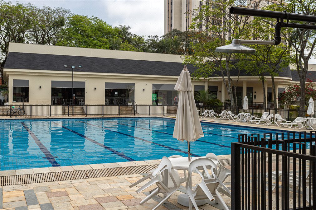 Apartamento à venda com 3 quartos, sendo 1 suíte, em Santo Amaro, São Paulo, SP