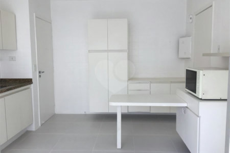 Apartamento à venda com 3 quartos, sendo 1 suíte, em Itaim Bibi, São Paulo, SP