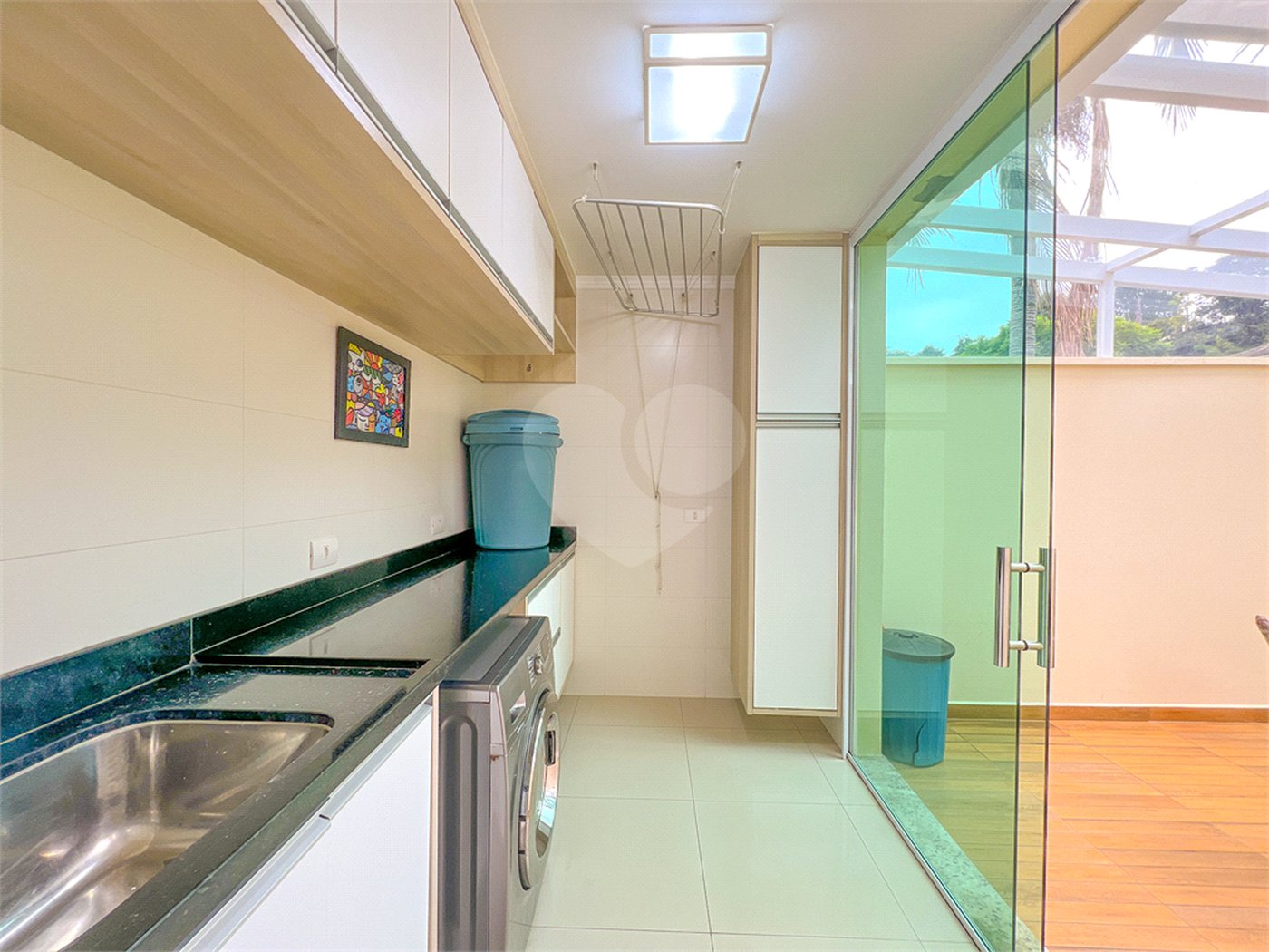 Casa à venda com 4 quartos, sendo 2 suítes,  no condomínio Floradas da Serra, São Paulo - SP