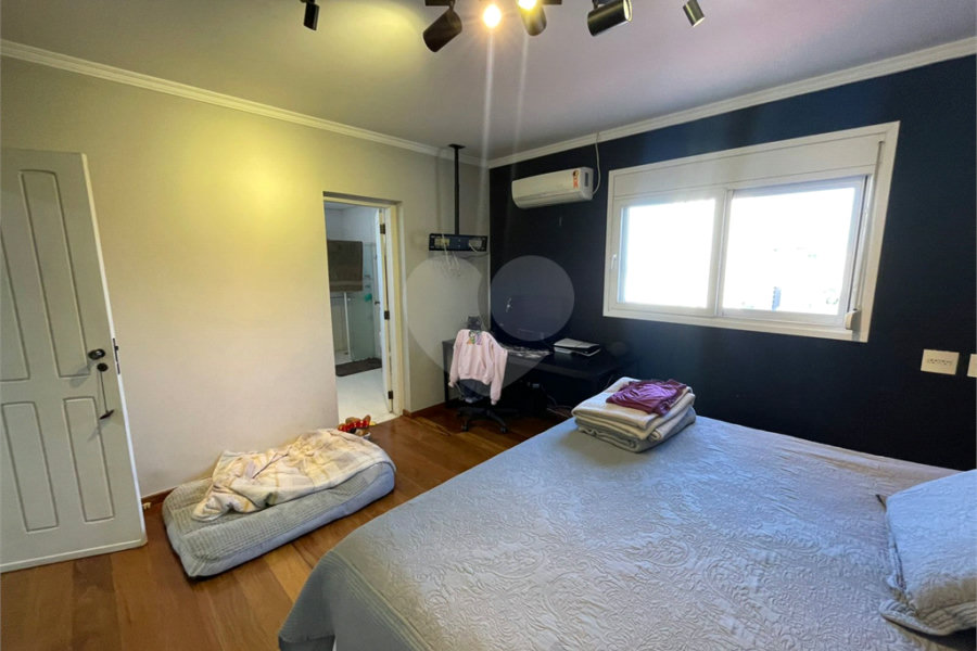 Casa à venda com 4 suítes no condomínio Fechado, São Paulo - SP